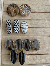 Load image into Gallery viewer, African Bone Bead Brass Adjustable Rings